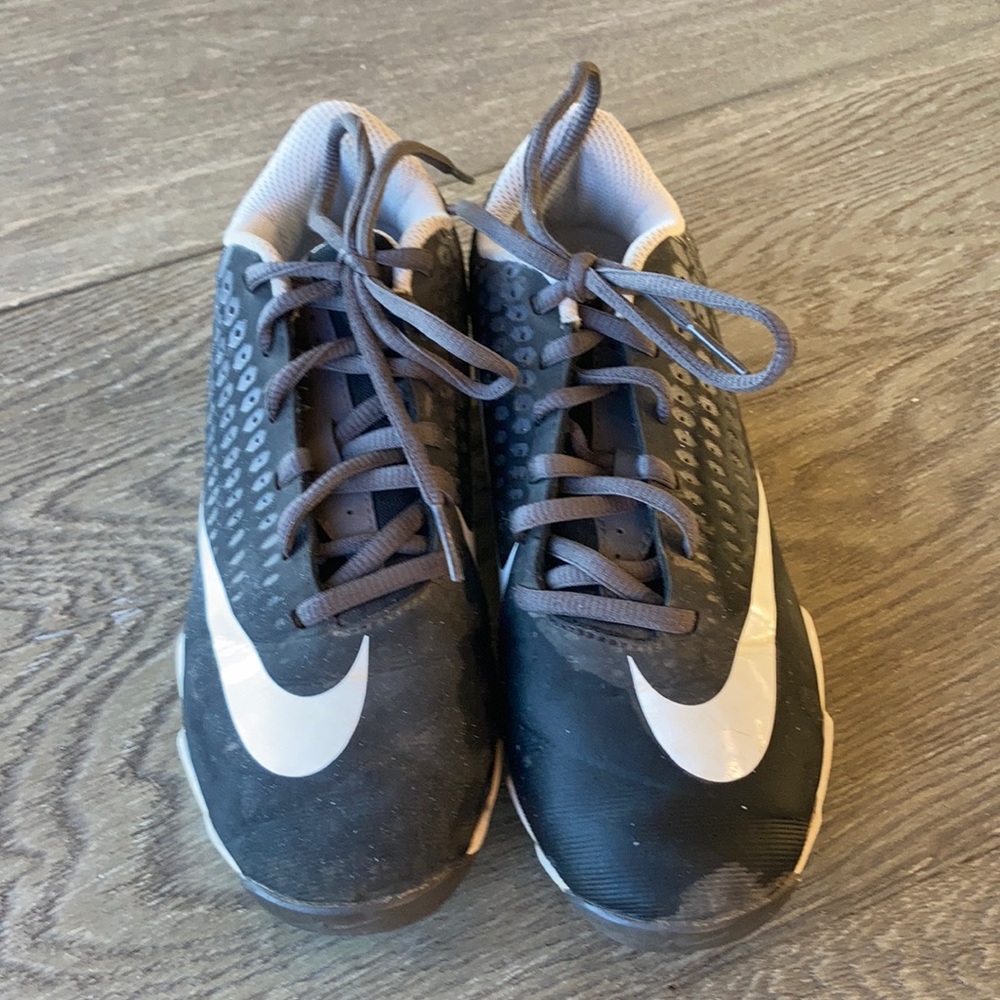 Black Nike Fastflex boys cleats, size 3.5w